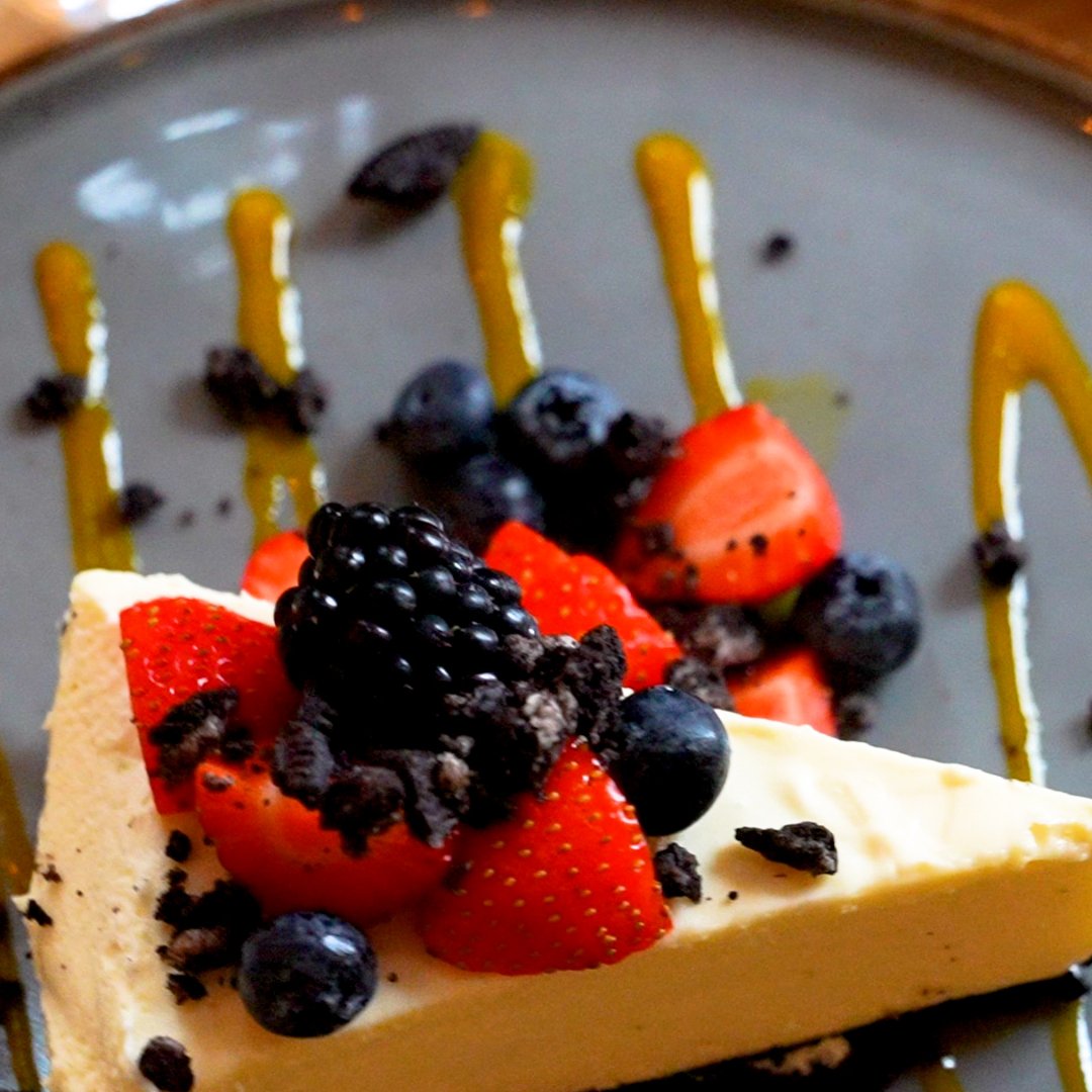 Cheesecake met rood fruit bij In de Kazerne